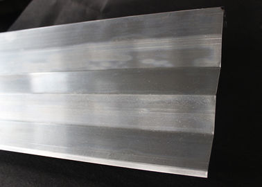 El adornamiento del metal suspendió el techo de aluminio Waved formó 0.7m m para las tejas del techo de la oficina